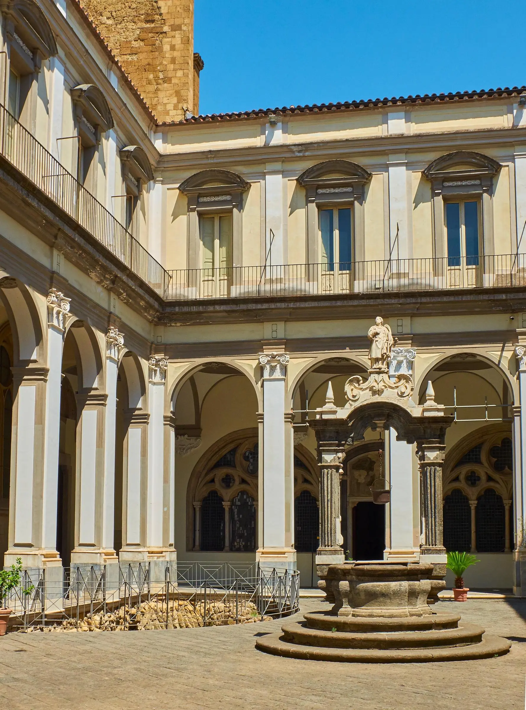 The medieval cloister of San Lorenzo Maggiore